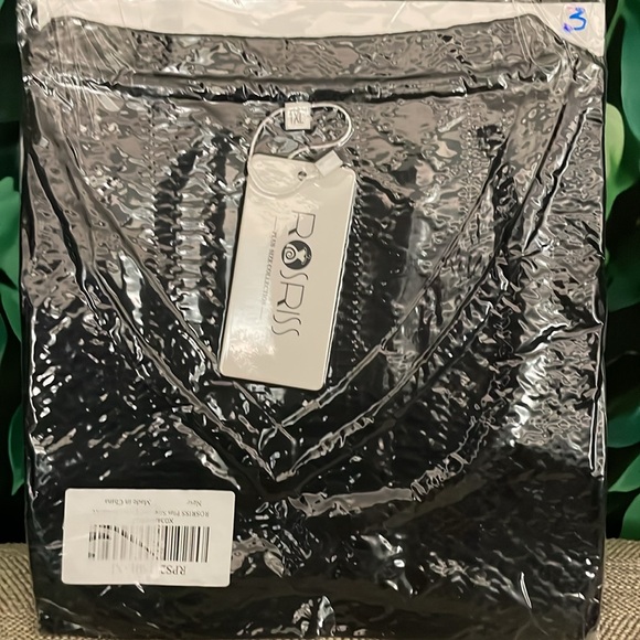 New Womens Black Women's Tank Top V Neck Eyelet Sleeveless Size XL NWT - Picture 6 of 6